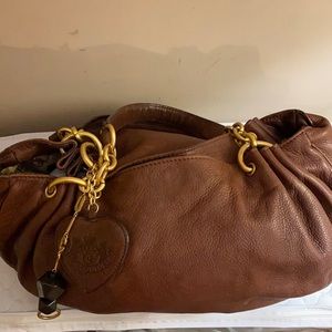 Lovely leather bag with gold hardware